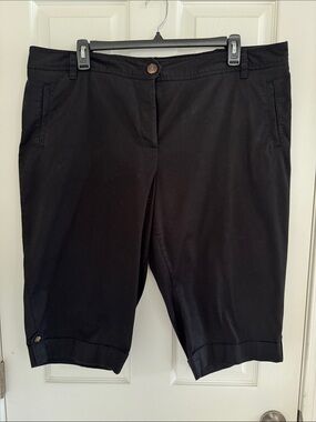 Dressbarn Women's Black Pull-On Bermuda Shorts. Gently worn.
